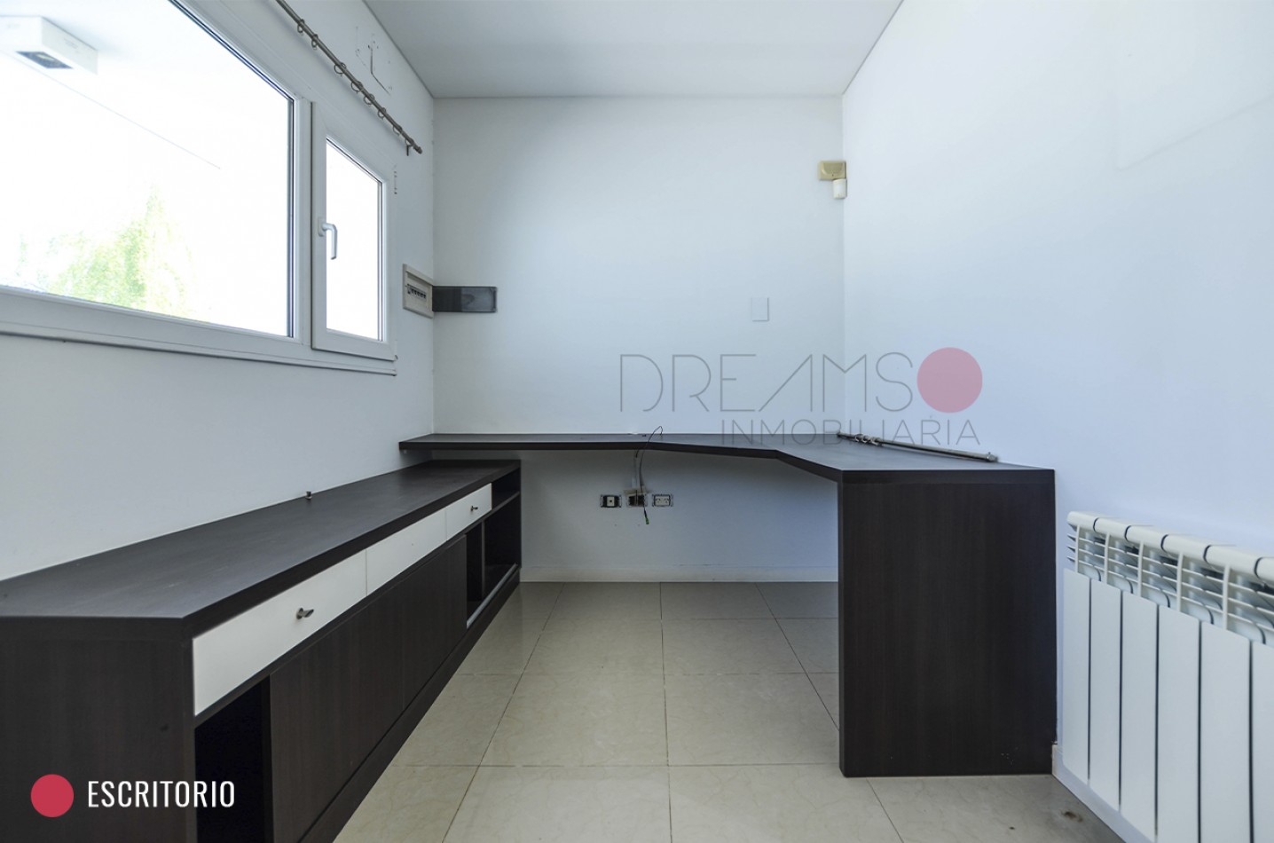 CASA NIVEL GERENCIAL EN VENTA - Bo COMAHUE GOLF CLUB