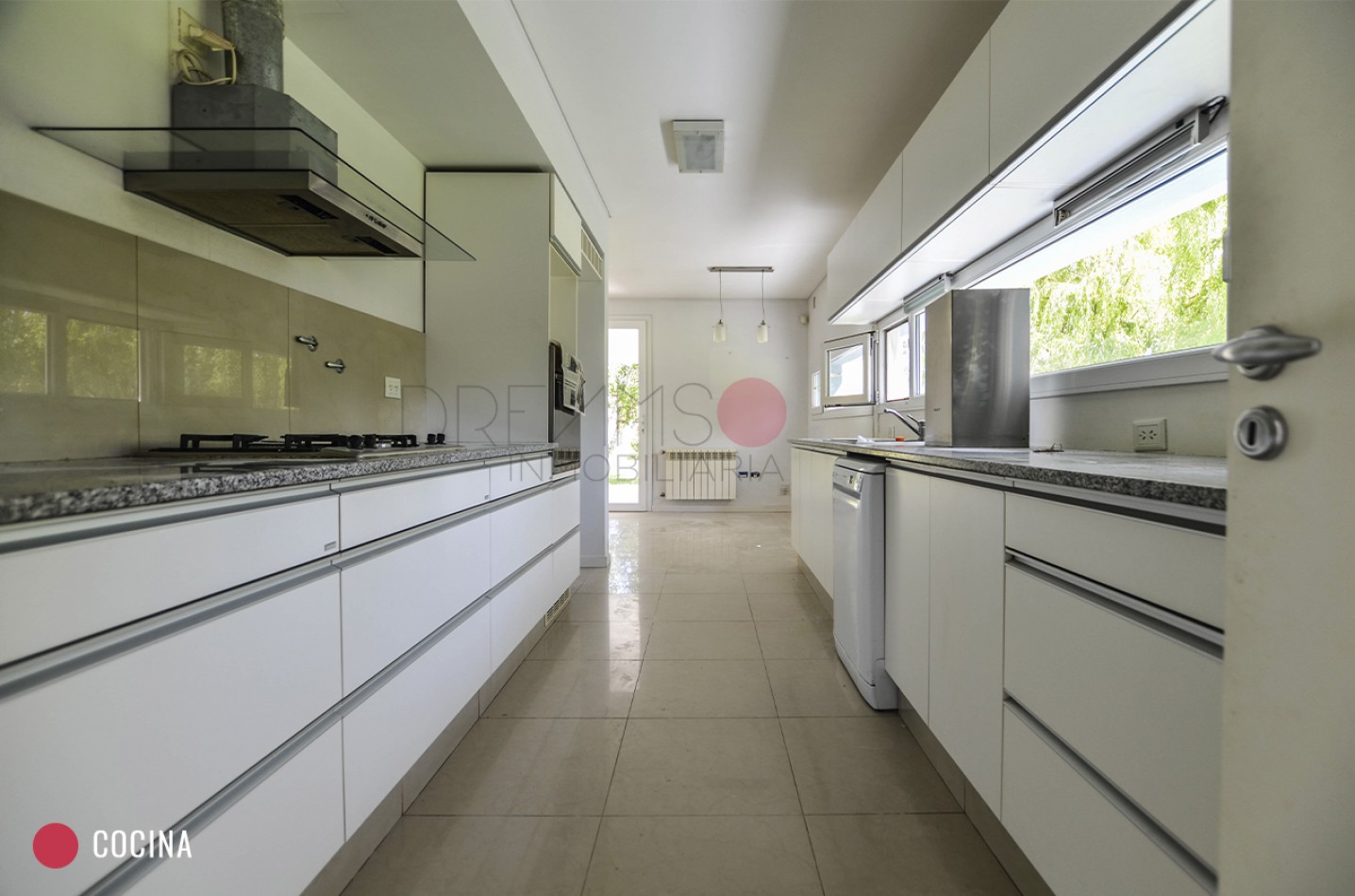 CASA NIVEL GERENCIAL EN VENTA - Bo COMAHUE GOLF CLUB