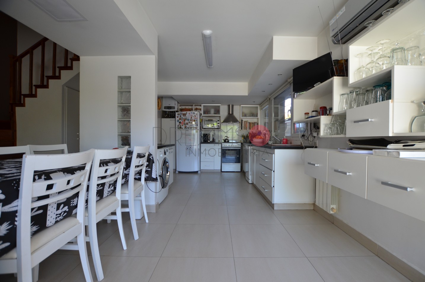 CASA EN VENTA 3 DORMITORIOS - BARRIO CUMELEN APTA CREDITO HIPOTECARIO