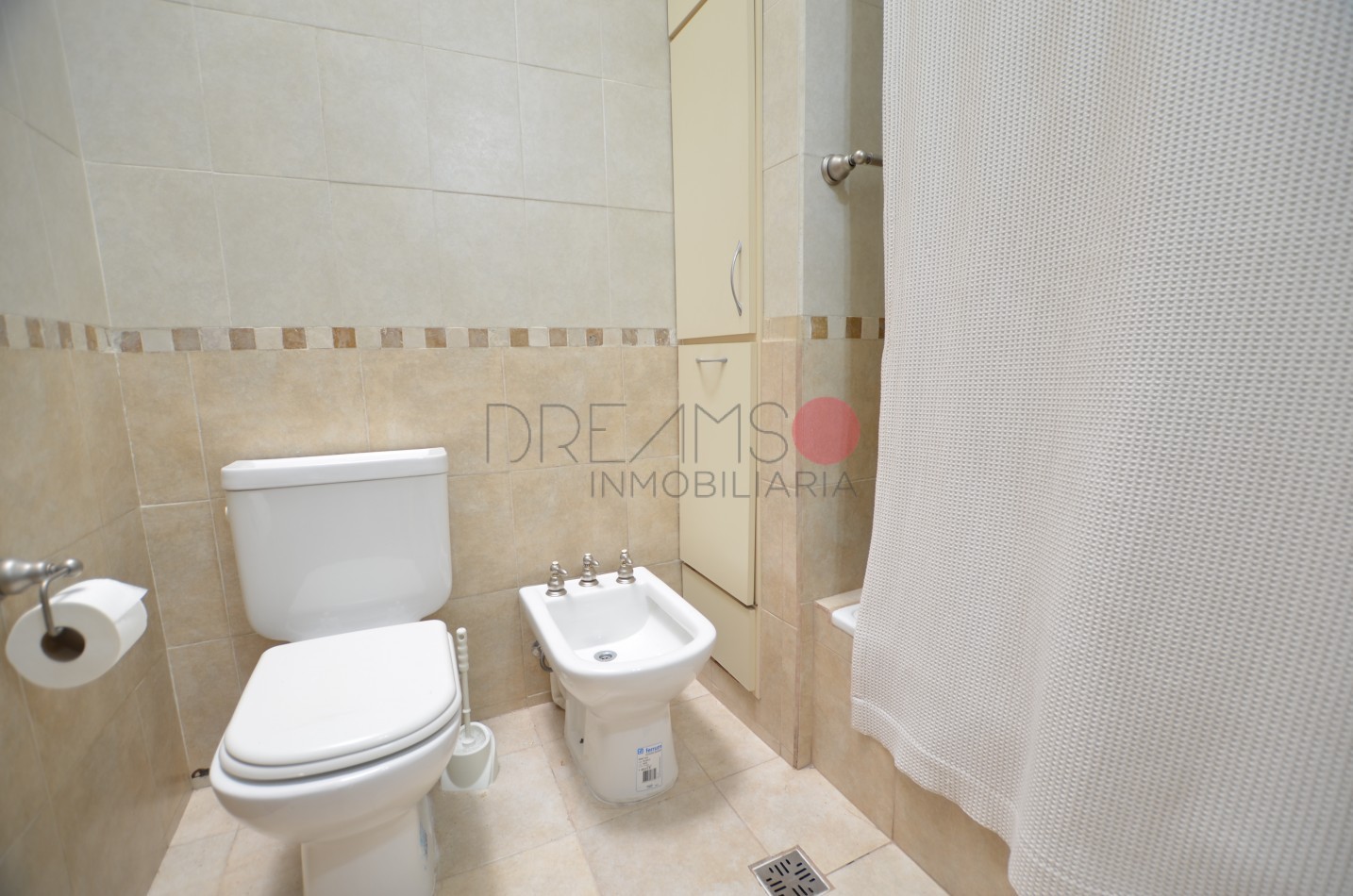 CASA EN VENTA 3 DORMITORIOS - BARRIO CUMELEN APTA CREDITO HIPOTECARIO