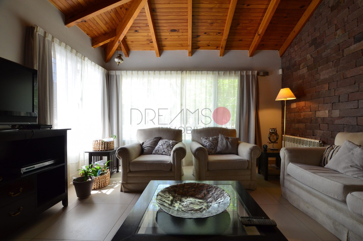 CASA EN VENTA 3 DORMITORIOS - BARRIO CUMELEN APTA CREDITO HIPOTECARIO